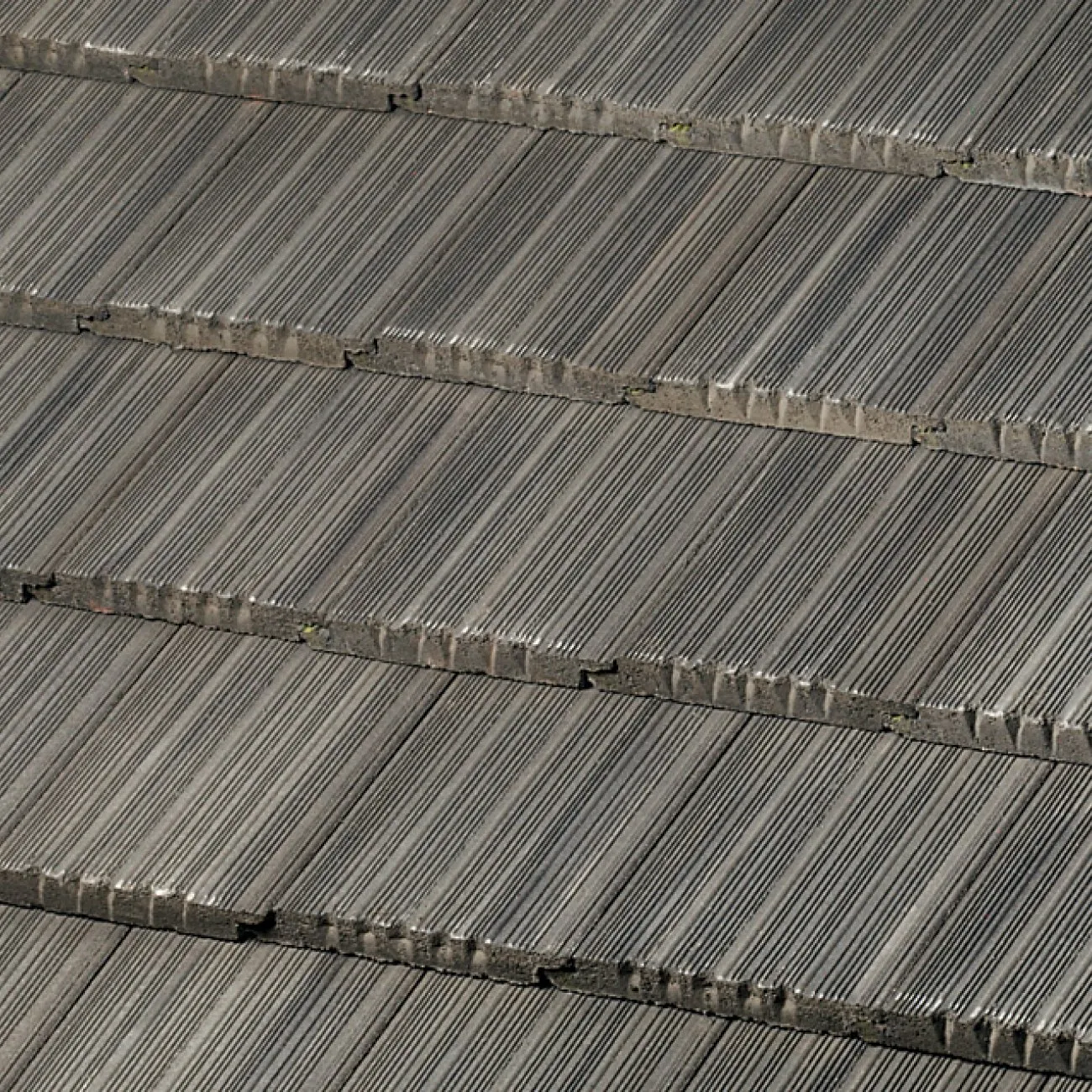 Newpoint Concrete Saxony Shake Shadow Grey Burnt roof shingle swatch